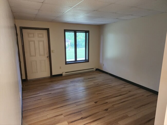 Building Photo - 1820 Red Barn Village Rd