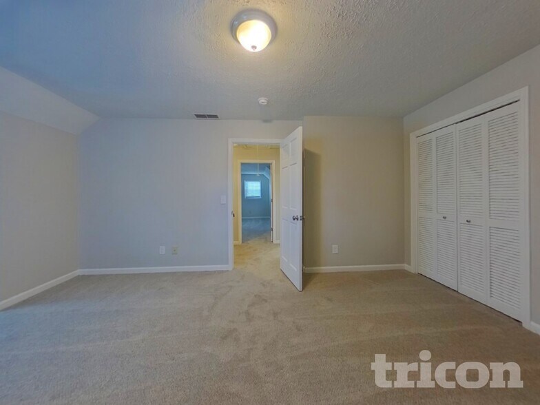 Building Photo - 429 Sugar Springs Way