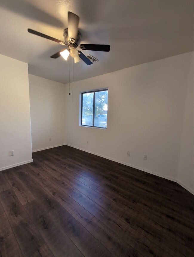 Building Photo - Charming 3 bedroom w/ Den home, ready for immediate move-in!