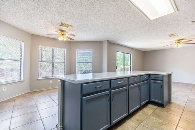 Building Photo - 8423 Parry Path