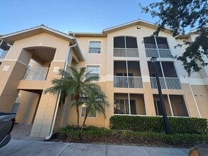 Building Photo - 2/2 Condo for Rent in Fort Myers