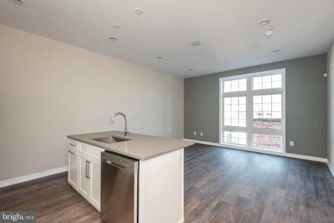 Building Photo - 1340 S 13th St