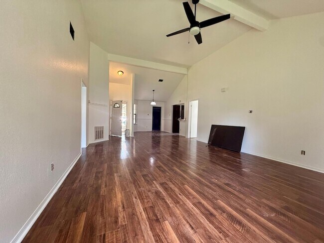 Building Photo - 2107 Willow Way