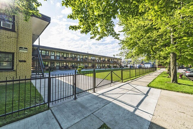 Building Photo - 7923 S Phillips Ave