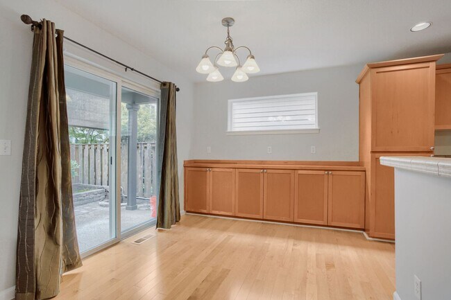 Building Photo - 4BR/2.5BA Home with Main-Level Bedroom/Office — Central A/C & Fenced Yard | Orenco Gardens, Hills...