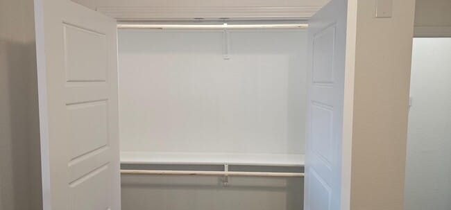 Building Photo - 211 E Lyndale Dr