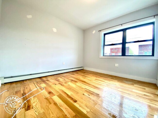 Building Photo - 938 Tilden St