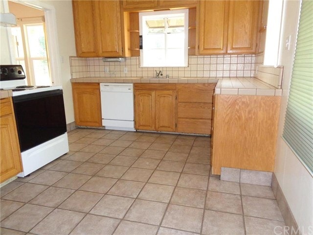 Building Photo - 464 E 6th Ave