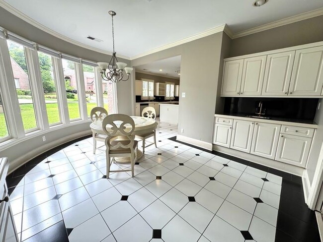 Building Photo - 415 S Yates Rd