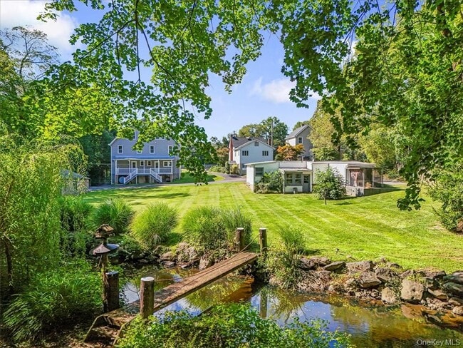 Building Photo - 3245 Albany Post Rd