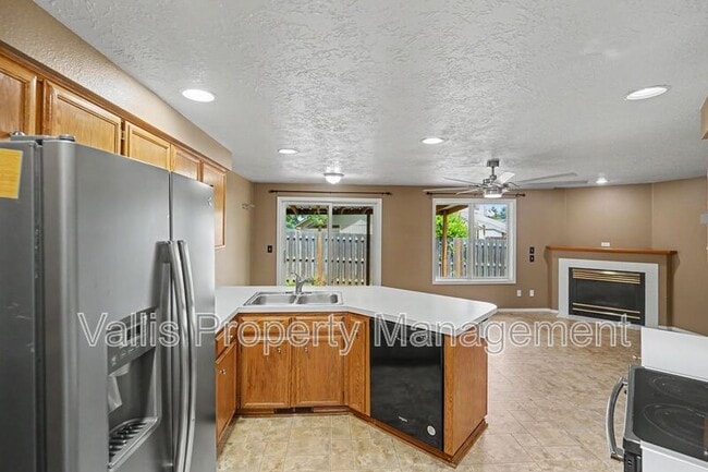 Building Photo - 1075 Mildred Ln SE