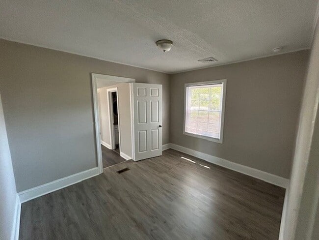 Building Photo - 3 Bedroom House in Tarboro Pets and Sectio...