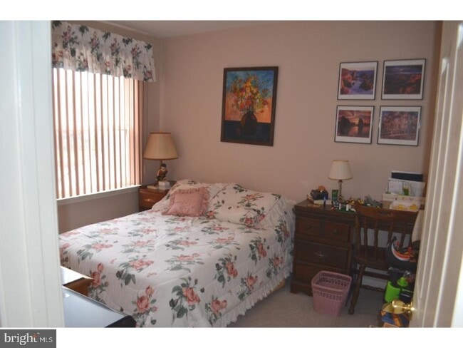 Building Photo - 302 Doral Dr