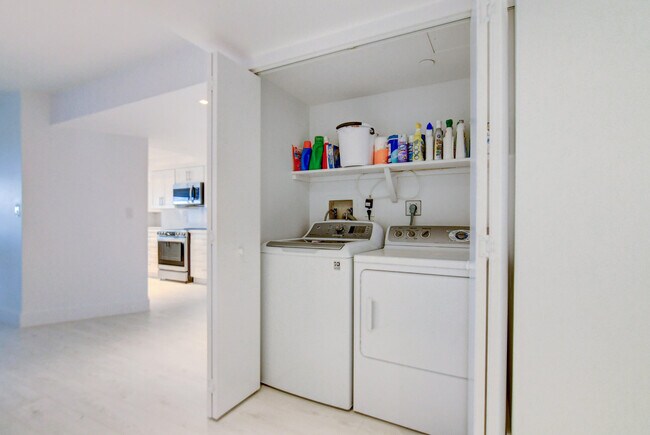 Building Photo - 4301 N Ocean Blvd