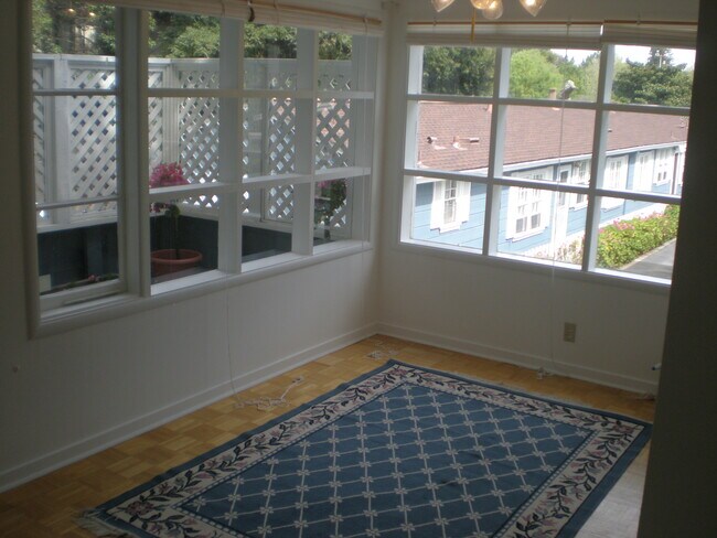 Dining Area - 481 Willow Rd