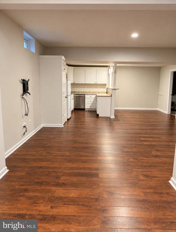 Building Photo - 25209 Eisenhower Dr