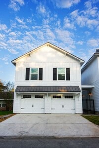 Building Photo - ADORABLE 2/1 APARTMENT CLOSE TO CAMPUS!