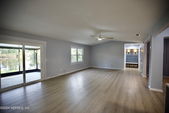 Building Photo - 3542 Sheldrake Dr