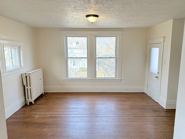 Building Photo - 411 W Washington Ave