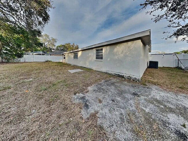 Building Photo - 6204 Frost Dr