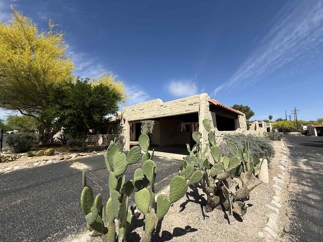 Building Photo - 5204 N Tigua Dr