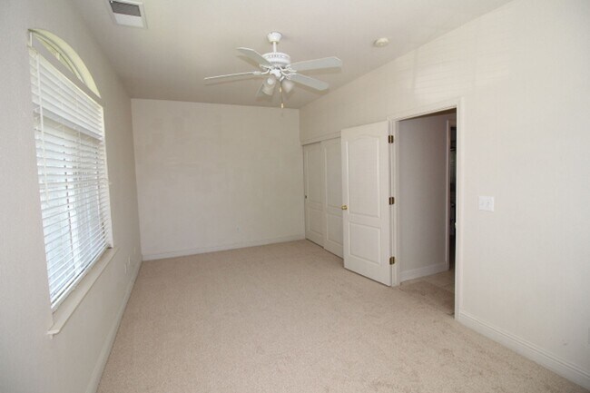 Building Photo - 2475 Deauville Cir