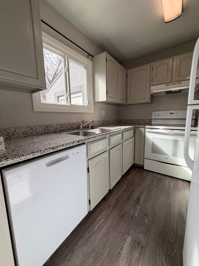 Building Photo - 219 N Race St