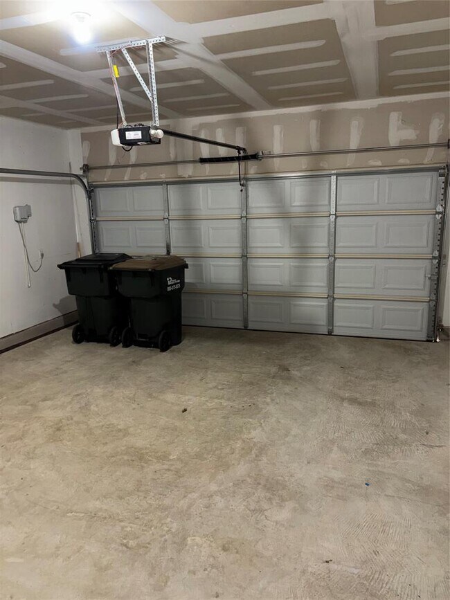 Building Photo - 1101 Cliffbrake Wy