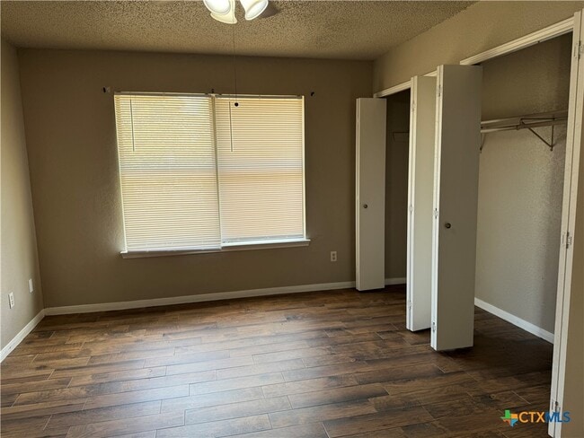 Building Photo - 3208 Green Valley Dr