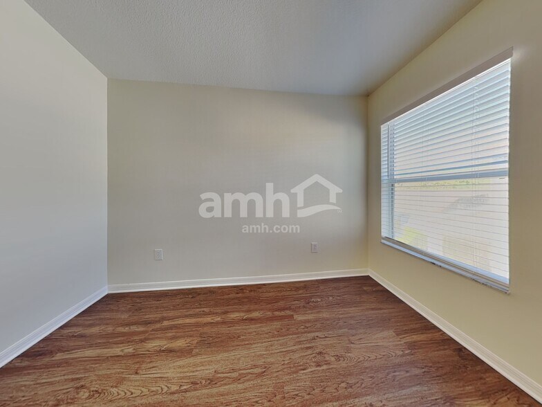 Building Photo - 9848 Edmonton Dr