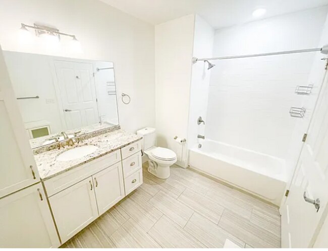 Building Photo - Water Pointe