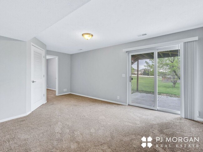 Building Photo - Charming 3 bedroom, 2 bathroom Duplex with...