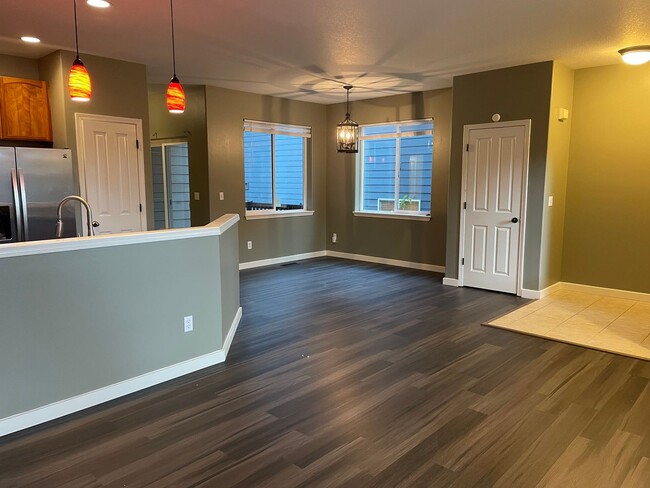 Building Photo - Custom Townhome in Camas School District! ...