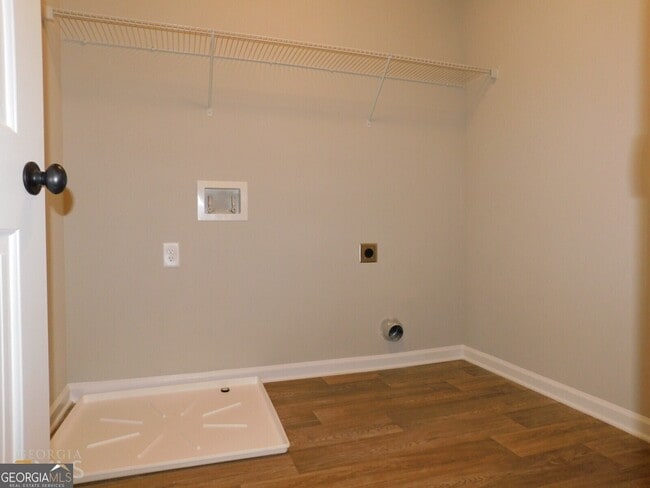 Building Photo - 2214 Savannah Dr