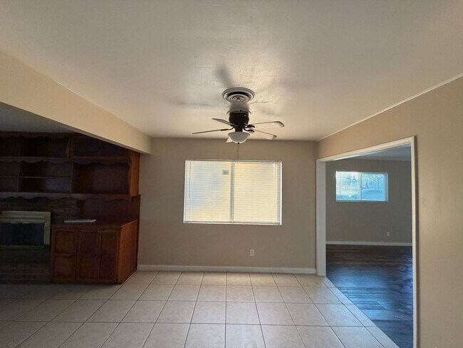 Building Photo - Affordable 3 BD 2 BA house in SW Bakersfield on a corner lot