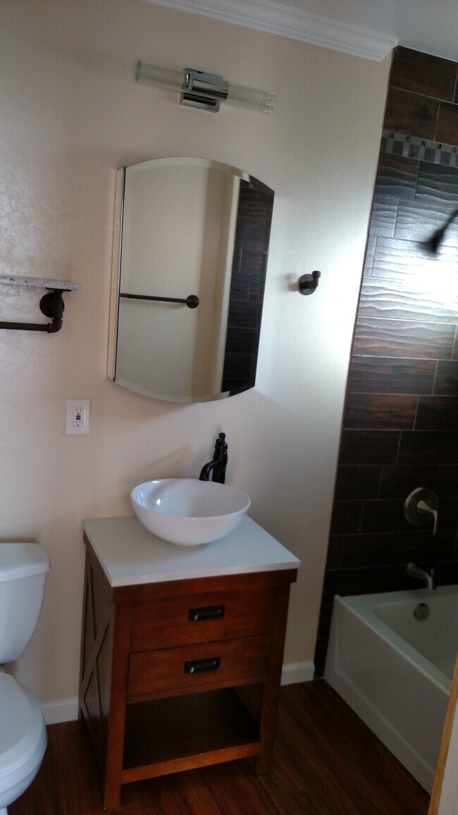 Building Photo - 225 Southlook Ave