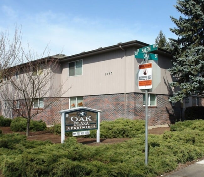 Building Photo - 0127-01 Oak Plaza