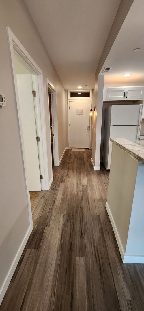 Building Photo - YEAR ROUND 2 Bedroom/2 Bathroom with Amenities Included