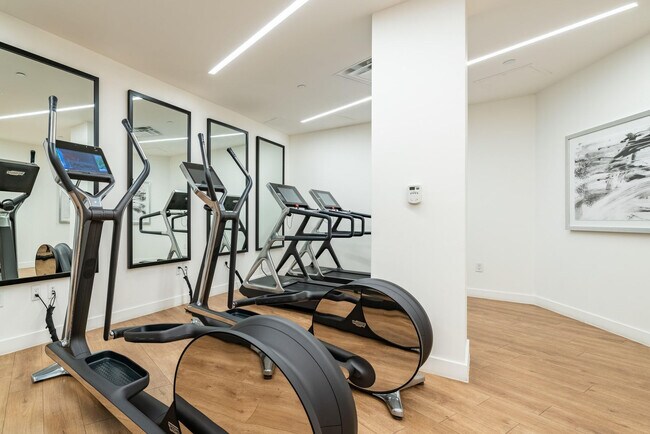 Building Photo - 84 William St