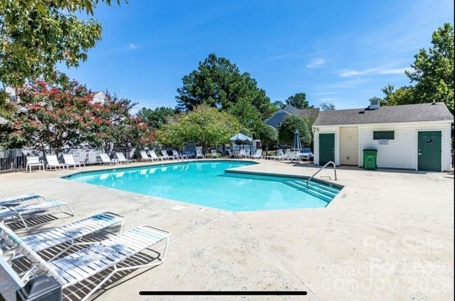 Building Photo - 8263 Southgate Commons Dr