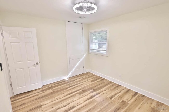 Building Photo - 3795 Summer Dr