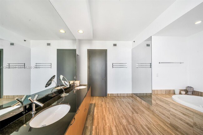 Building Photo - 16001 Collins Ave