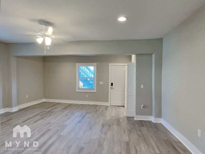 Building Photo - 829 E Orange St