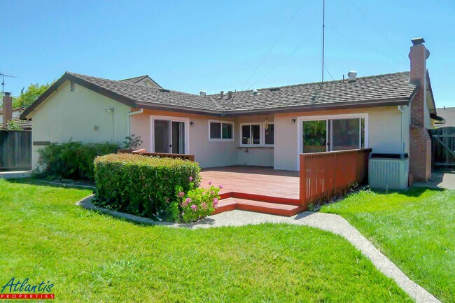 Building Photo - Beautiful Home | Brazilian Hwd Floors | Remodeled Kitchen | A/C