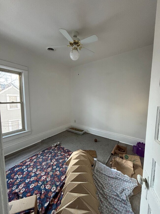 Building Photo - 122-124 E Lloyd