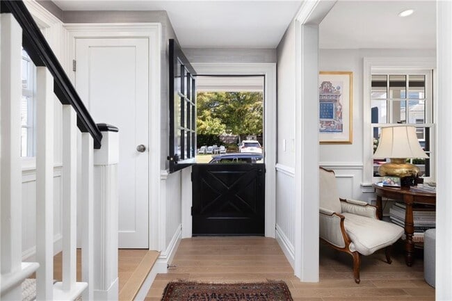 Building Photo - 9 Anthony St