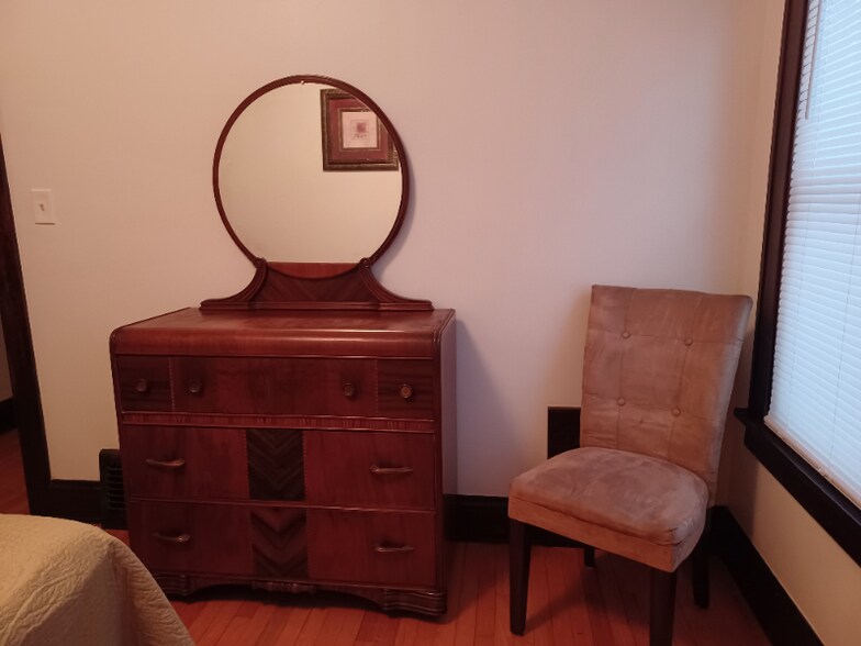 Building Photo - 4919 E 107th St