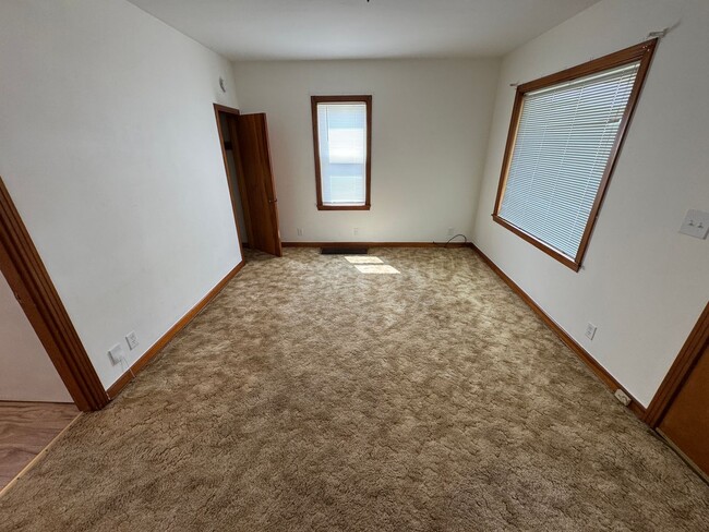 Building Photo - FOR LEASE- SINGLE-FAMILY HOME NEAR SYLVAN PARK!