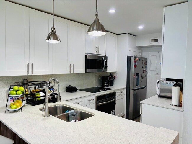 Building Photo - 8000 NW 74th Terrace