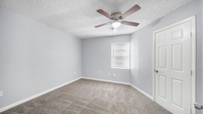 Building Photo - 2363 Virginia Ct